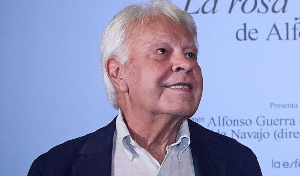 Felipe González, a Pedro Sánchez: "Rectificar es de sabios y hacerlo a diario es de necios"