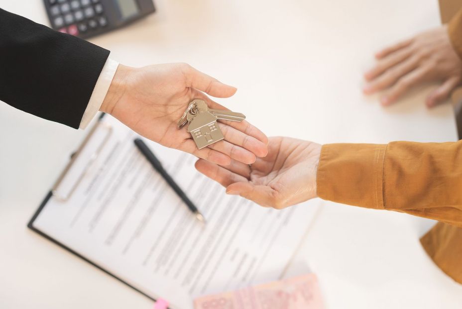 Huyendo del euríbor: aumentan los españoles que compran vivienda a 'tocateja'