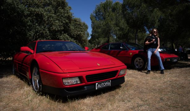 EuropaPress 5139519 dos coches ferrari rojos segunda edicion feria autopia bosque santander