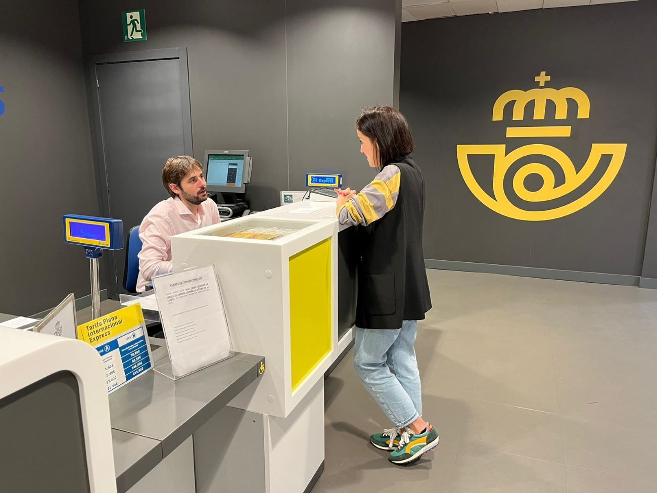 Los clientes de BBVA podrán retirar efectivo en las oficinas de Correos de toda España