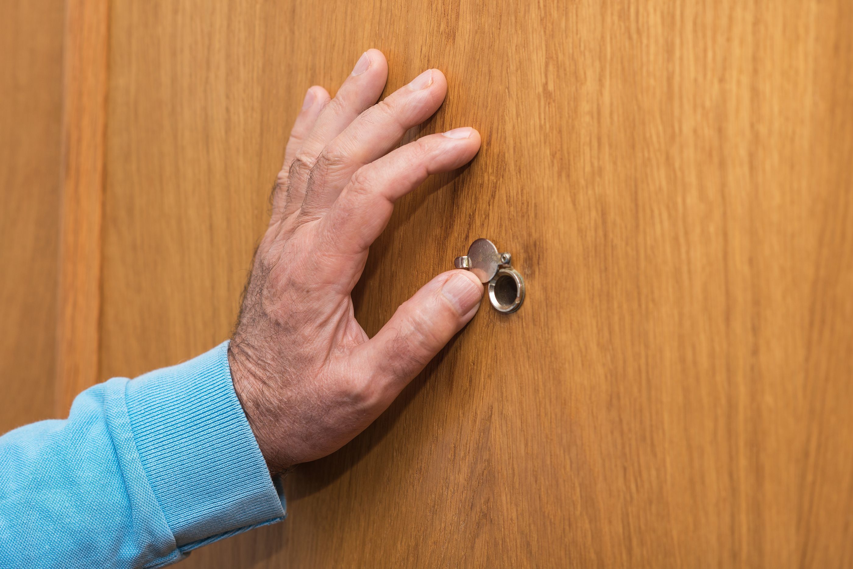 Los consejos de seguridad de la Guardia Civil a los mayores para evitar robos en sus viviendas