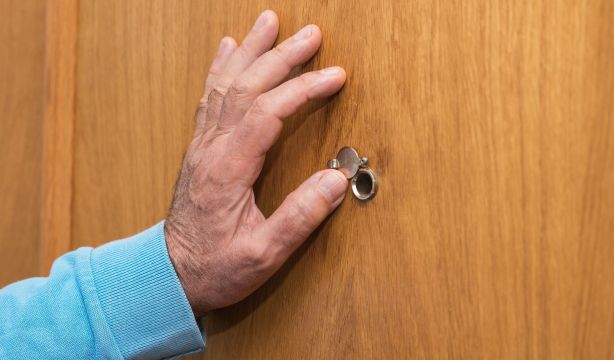 Los consejos de seguridad de la Guardia Civil a los mayores para evitar robos en sus viviendas