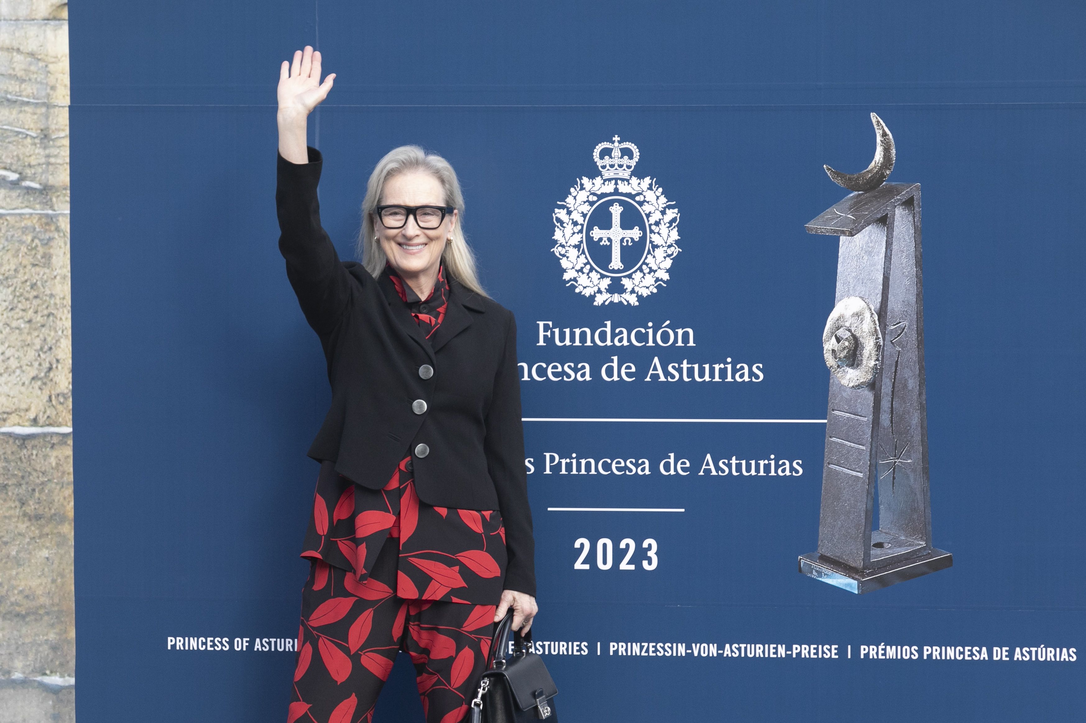Meryl Streep desata la locura en Oviedo y se atreve a bailar al ritmo de las gaitas