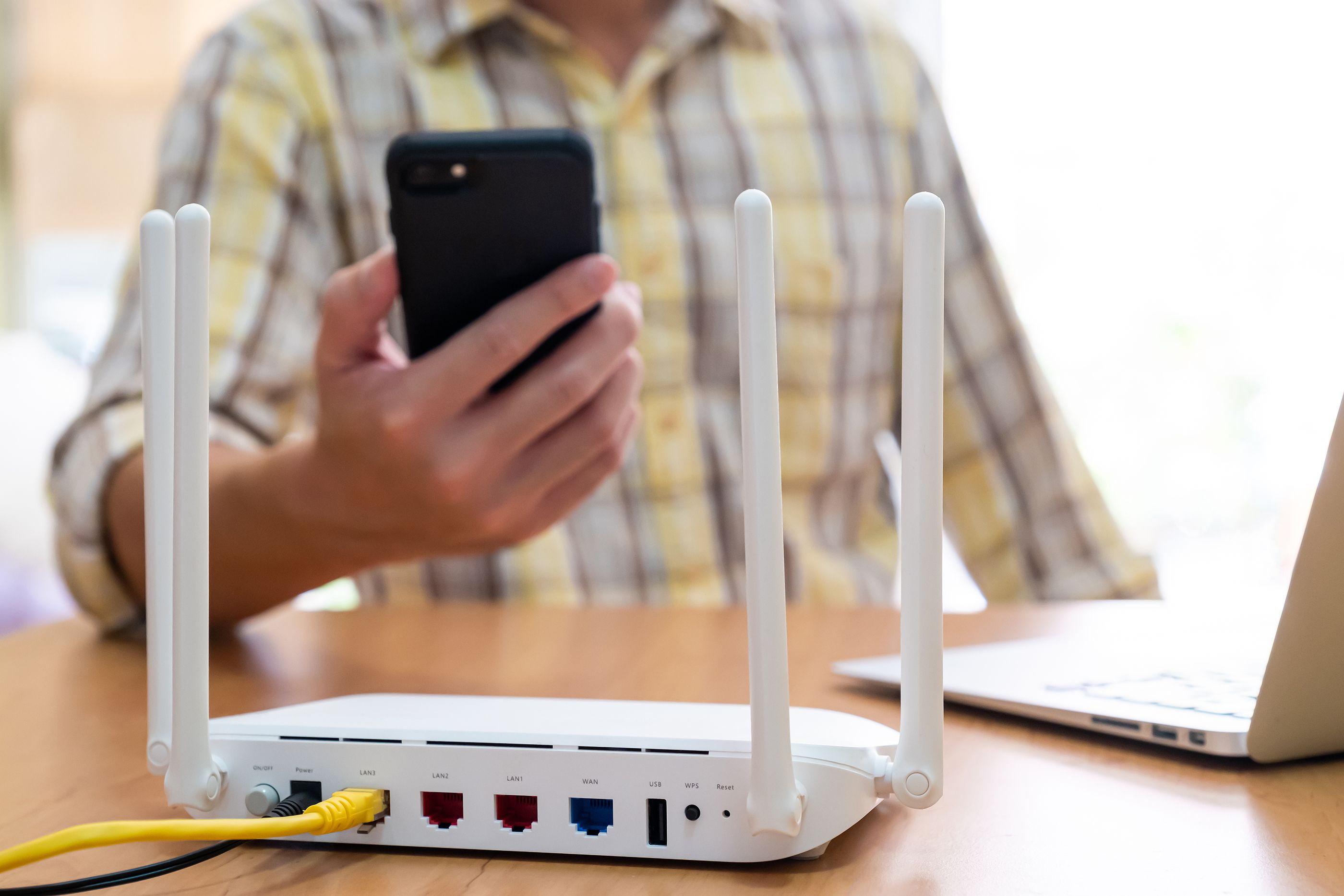 Por qué no debes quedarte con la contraseña que trae el router y cómo cambiarla. Foto: Bigstock