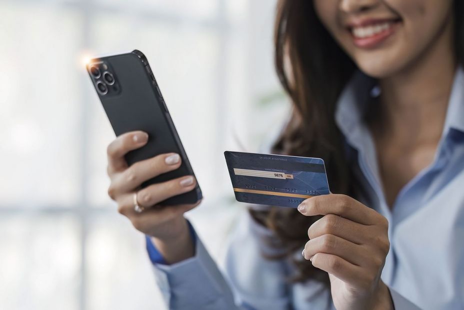 El 47% de los españoles desconfía en utilizar su tarjeta de crédito al realizar compras online1