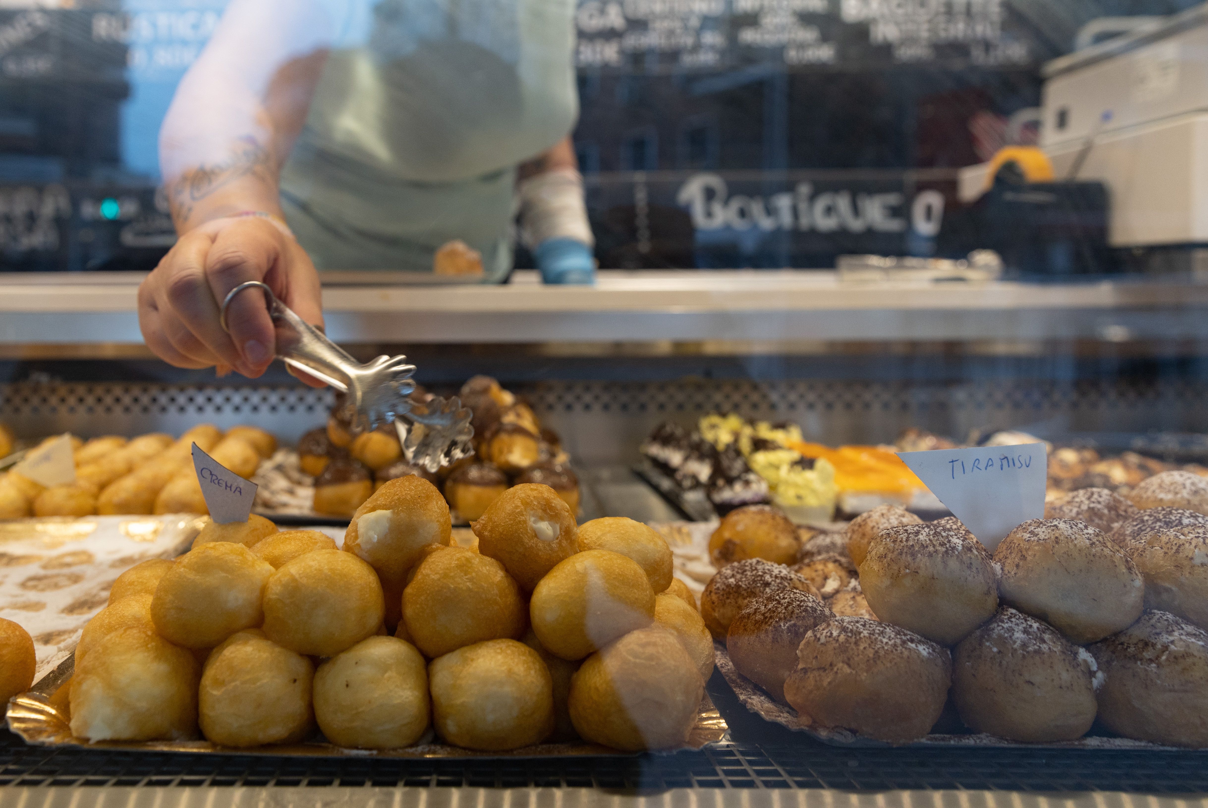 Día de Todos los Santos: pastelerías prevén vender 465.000 kilos de buñuelos y huesos de santo