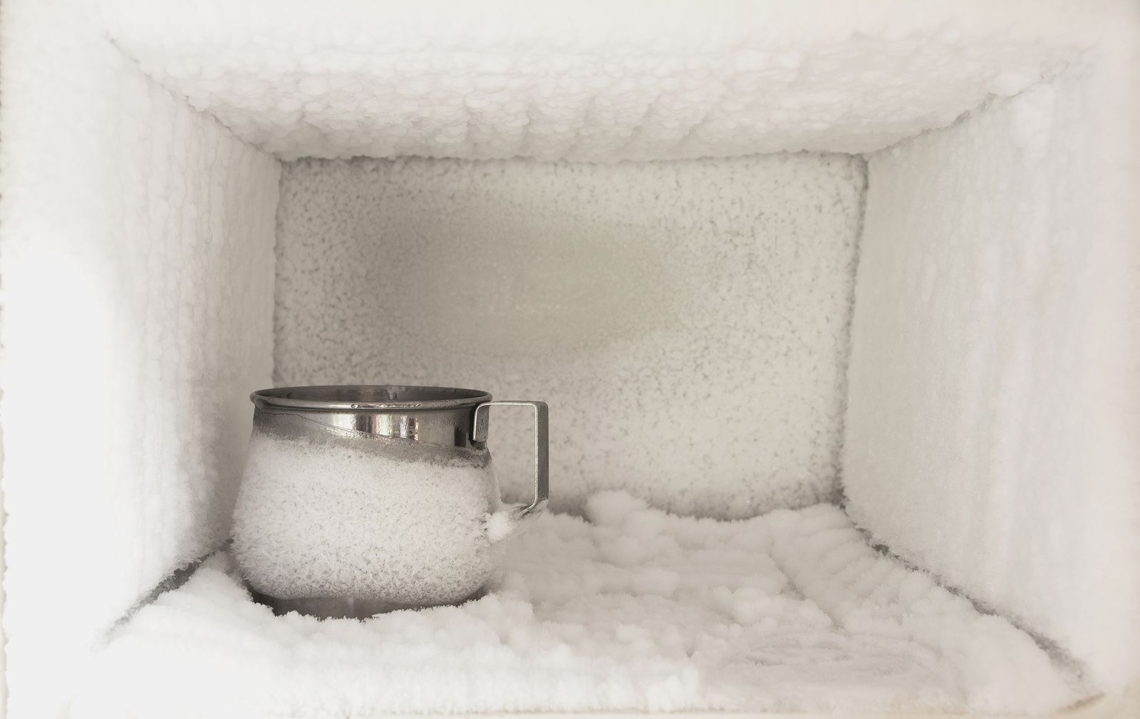 Cómo evitar que se formen las placas de hielo en el congelador