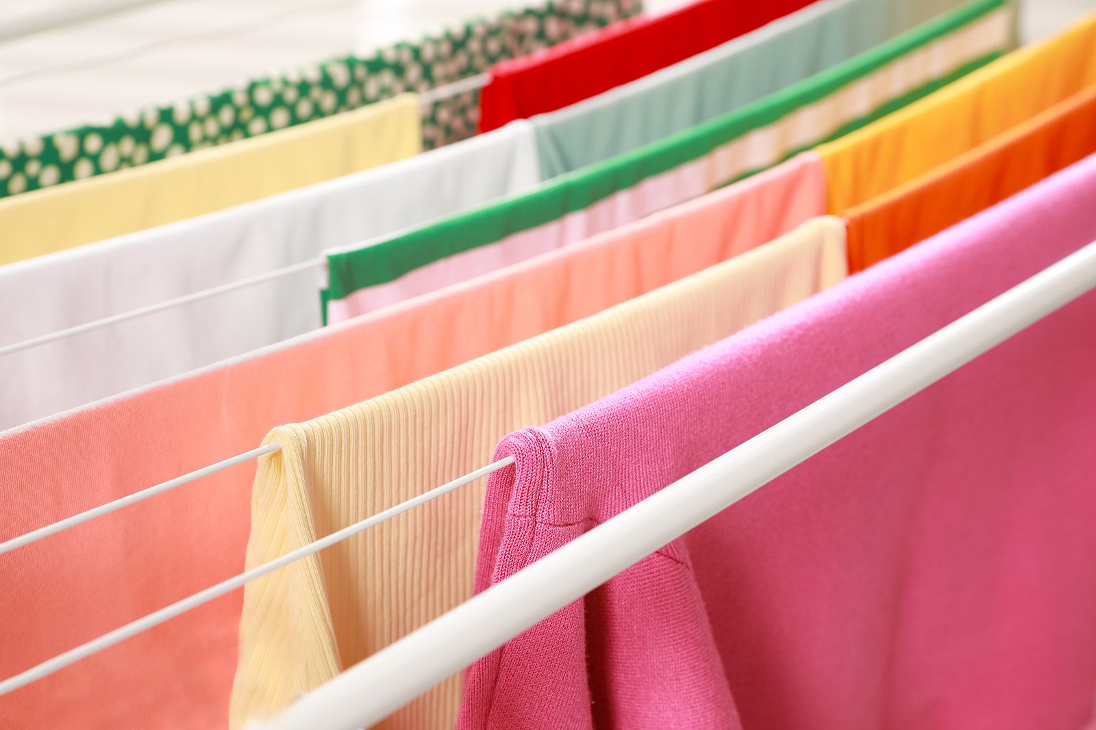 El 'truco de la mili' para secar la ropa dentro de casa