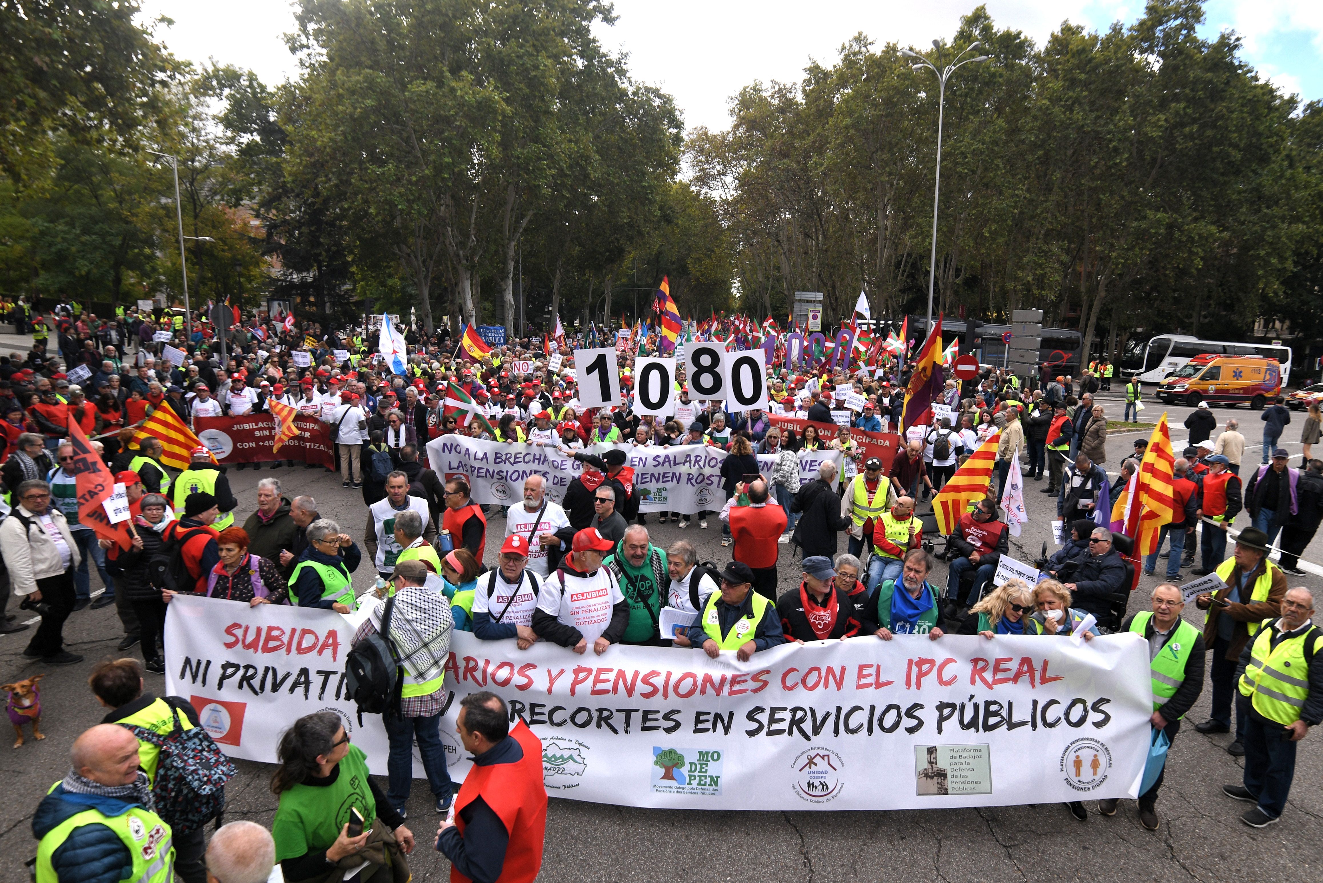 Los pensionistas salen a la calle para exigir una pensión mínima de 1.080 euros