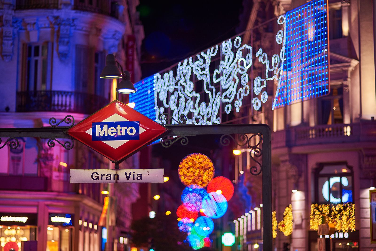 La Gran Vía de Madrid se convierte en un "jardín de invierno" esta Navidad