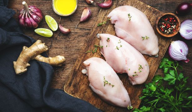 El truco viral para ahorrar cuando compras pechugas de pollo