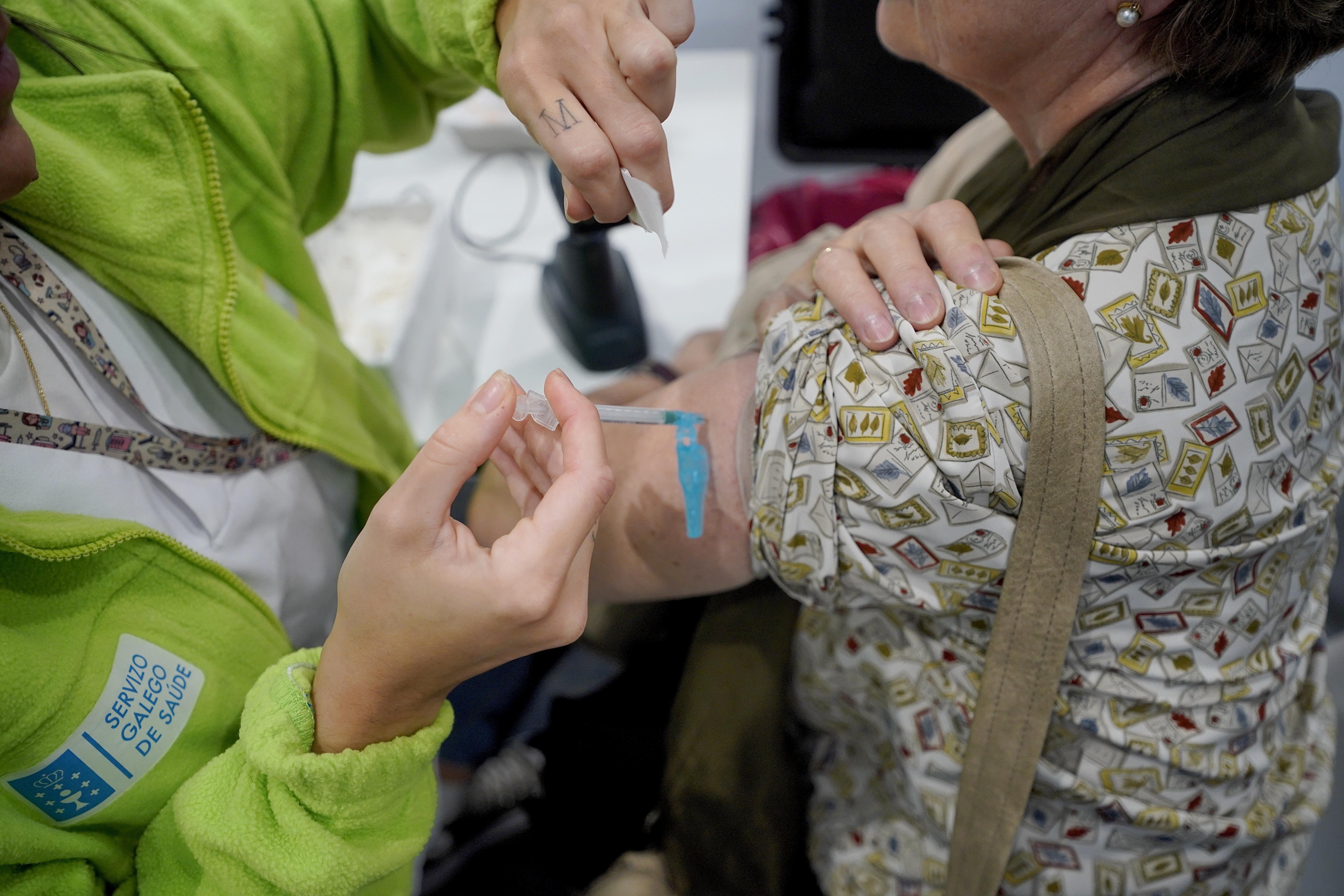 EuropaPress 5533228 persona vacuna dia apertura instituto feiral vigo ifevi doble inmunizacion