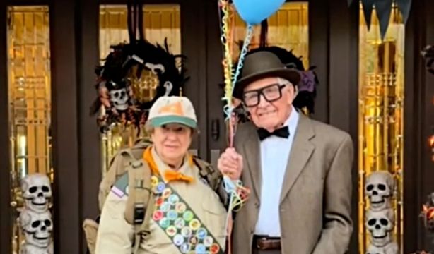 VÍDEO: Una pareja de nonagenarios triunfa en las redes con su disfraz de Halloween. Foto: TikTok