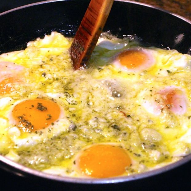 Huevos 'invencibles' a la sartén