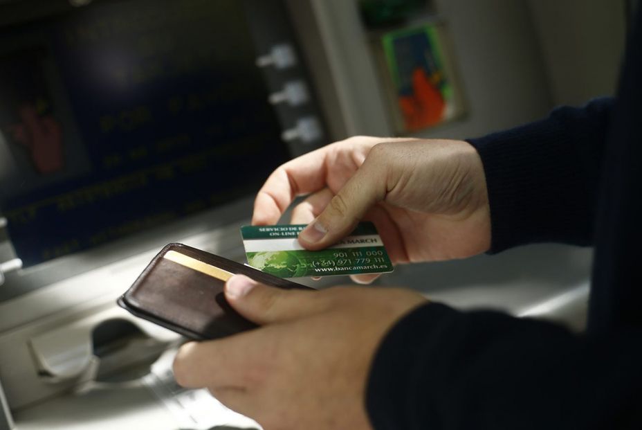 La banca avanza en la mejora de la atención a los mayores, que piden más: “Quedan cosas por hacer”