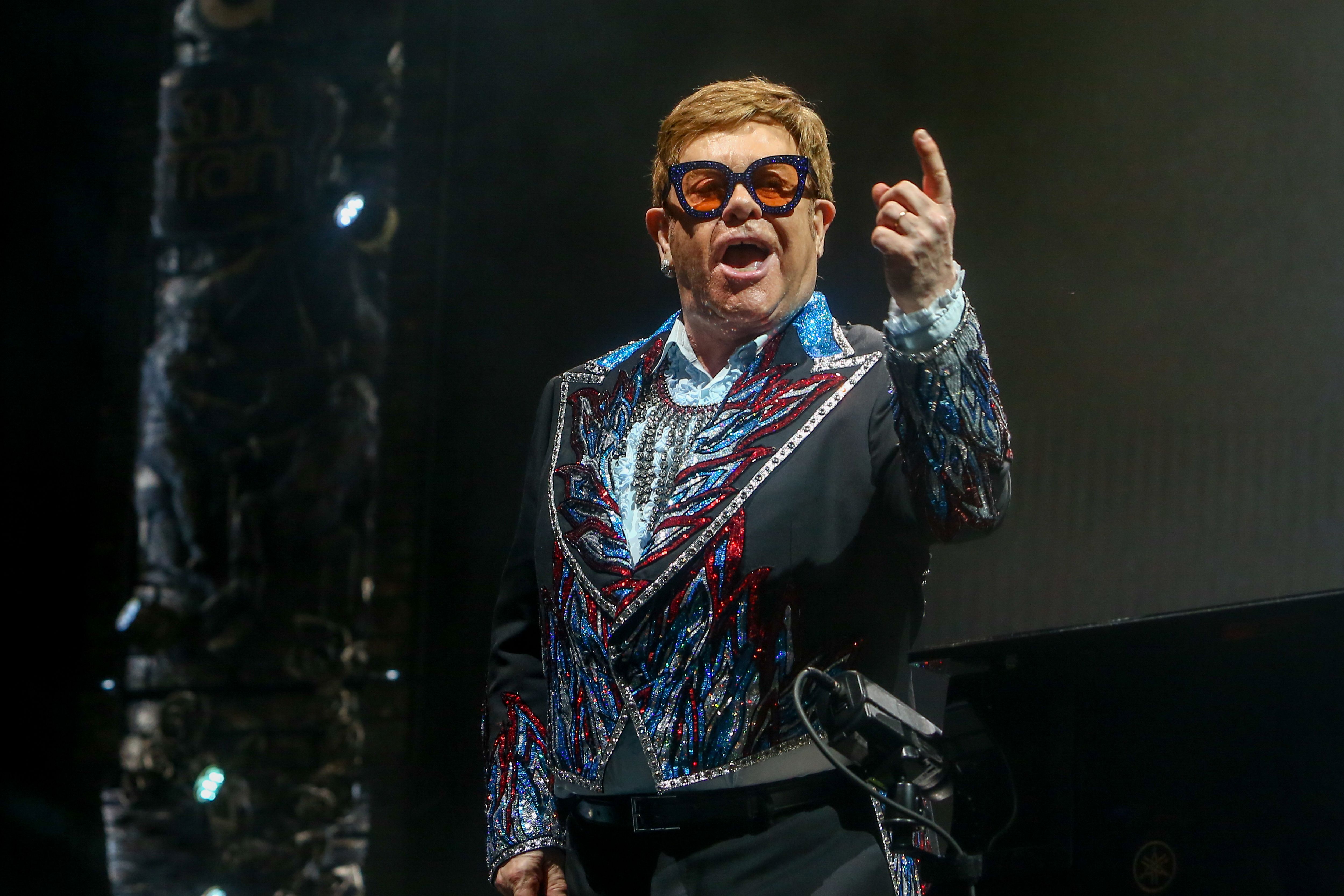 'Step into Christmas', el disco de Elton John por el 50 aniversario del éxito navideño