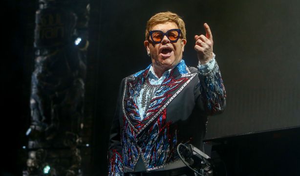 'Step into Christmas', el disco de Elton John por el 50 aniversario del éxito navideño