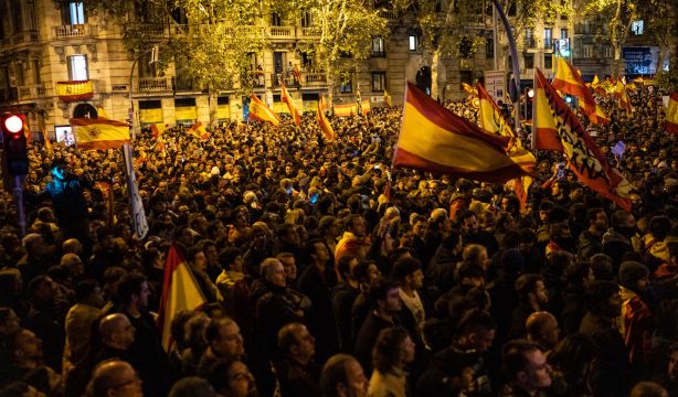 Séptima noche de protestas en Ferraz con 24 detenidos y siete policías heridos