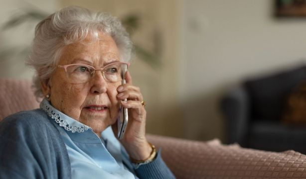 Teléfono contra el maltrato a mayores: 900 65 65 66 