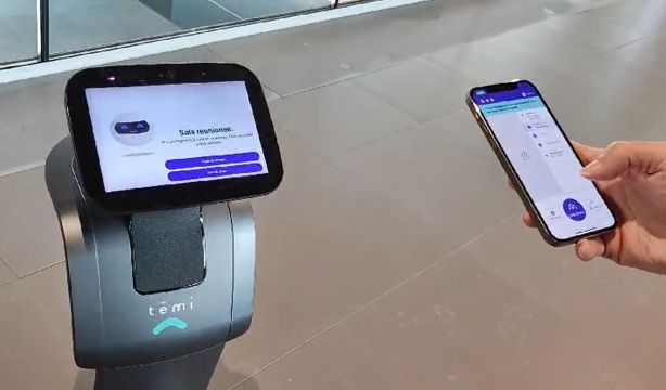 Así es 'TEMI', el robot de Fundación ONCE que ayuda a personas mayores o con discapacidad