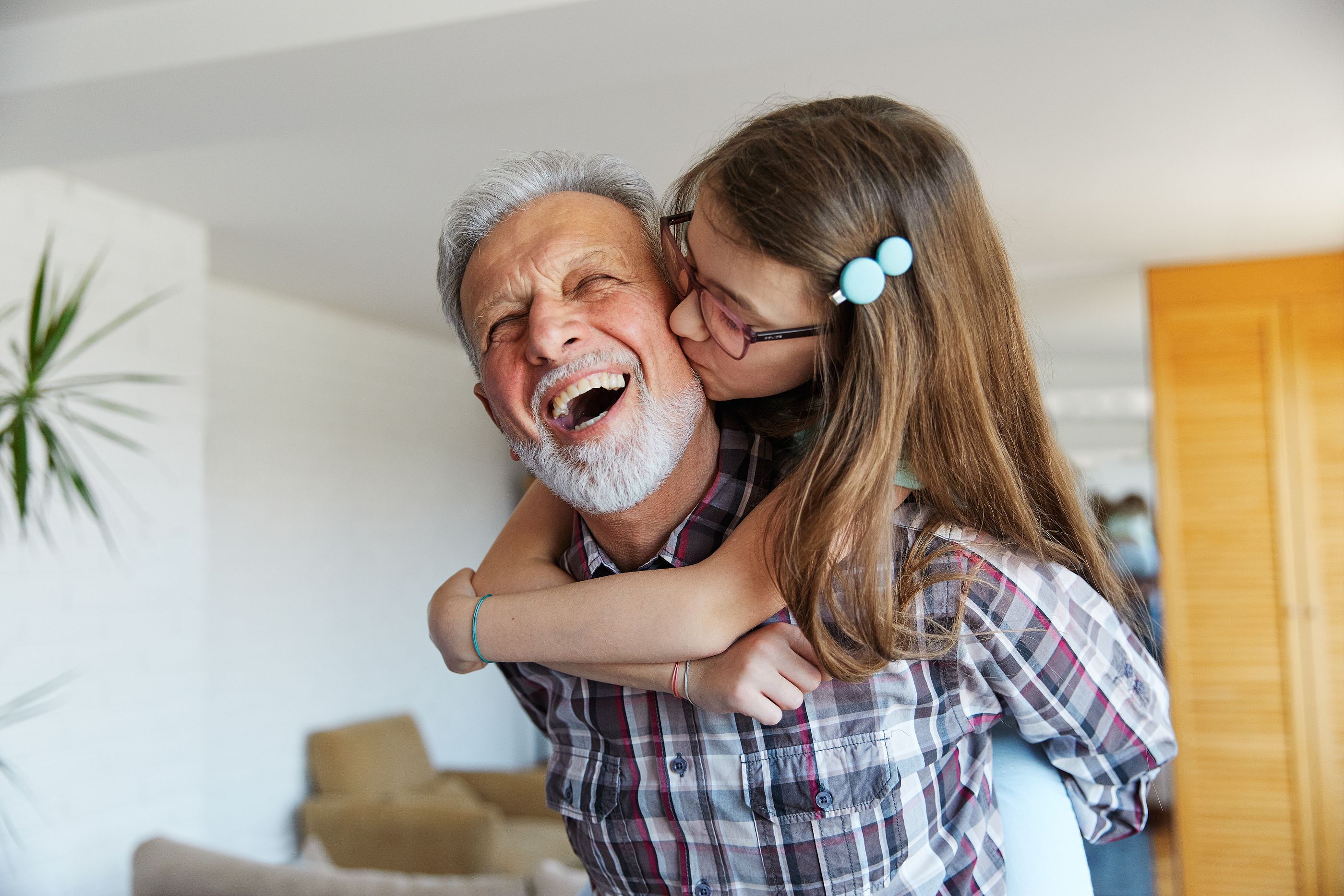 Visitar a los abuelos al menos una vez al mes puede aumentar su esperanza de vida