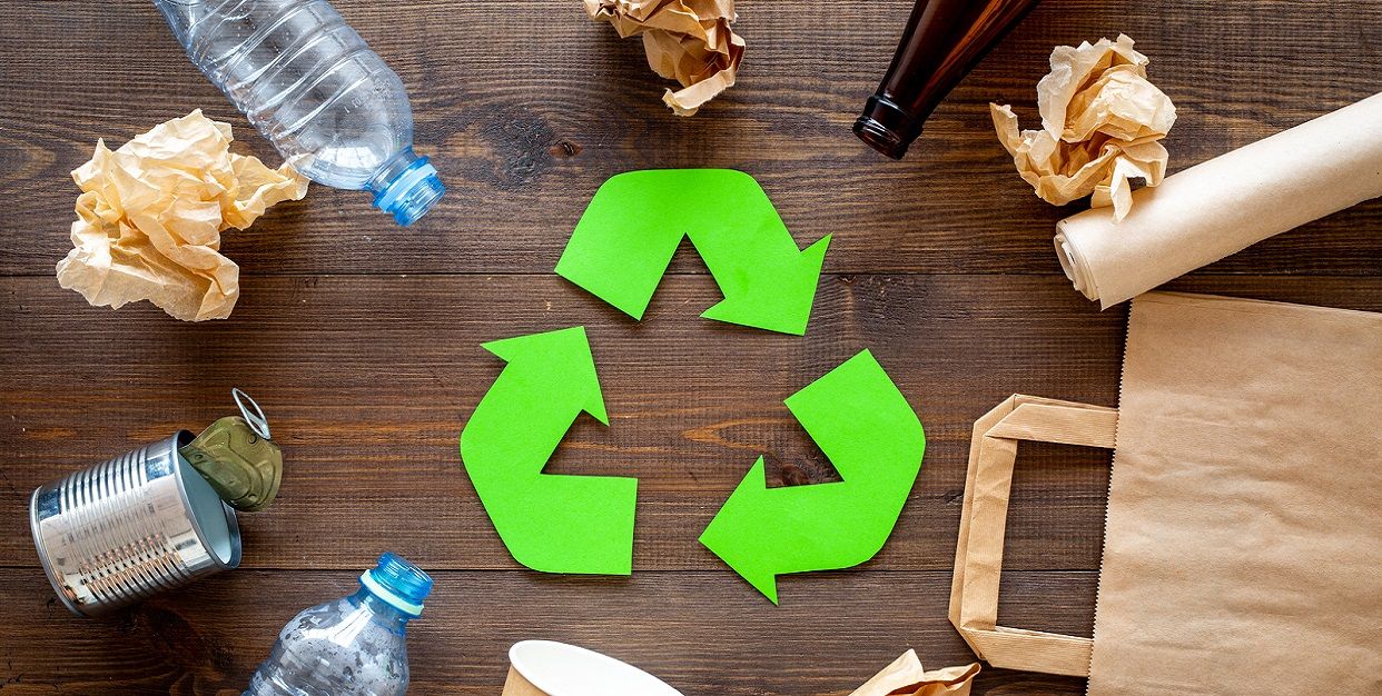 El importante separar la basura con el reciclaje