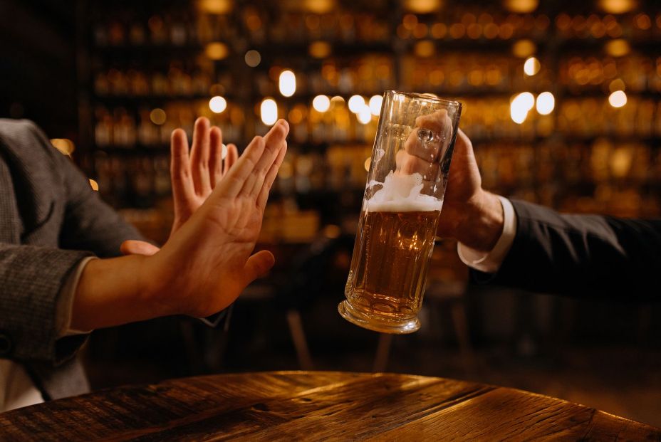 Consumir una pequeña cantidad de alcohol todos los días "ya puede ser perjudicial para la salud"