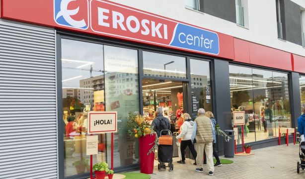 Eroski, denunciada por "publicidad engañosa" por su promoción 'La cesta que enamora'