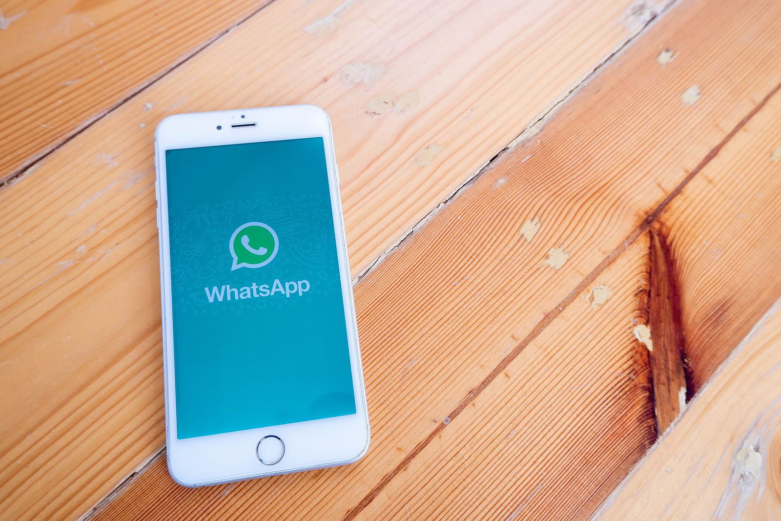 Cómo responder a un mensaje en WhatsApp sin que aparezca 'Escribiendo'