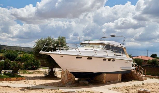 En Madrid no hay playa... pero puedes alojarte en este yate