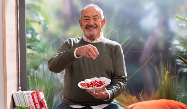 'Cocina de 10 con Karlos Arguiñano', el nuevo libro del chef vasco para "cocinar más y mejor"