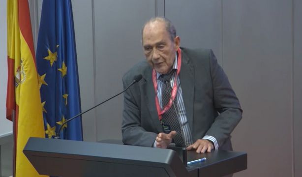 Carlos San Juan: "La banca ha mejorado su horario, sí, pero sigue cerrando sucursales"