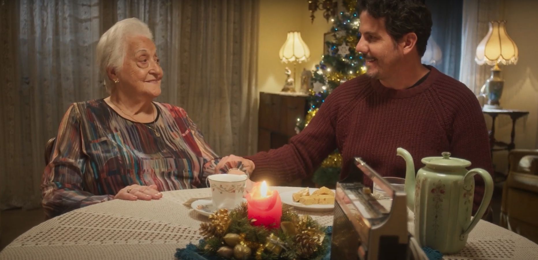 Amigos de los Mayores lanza una campaña para lograr una Navidad en compañía para mayores en soledad