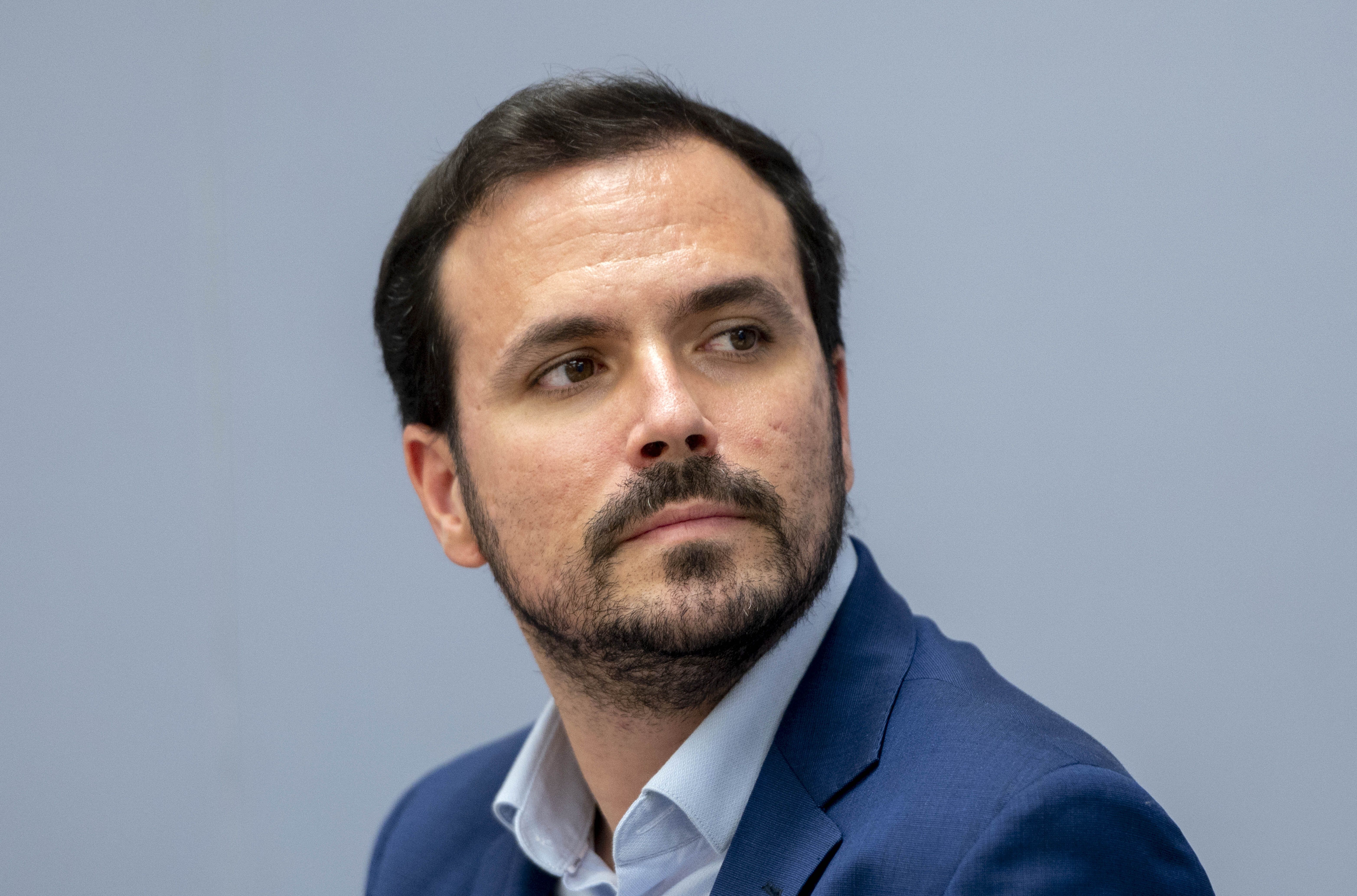 Alberto Garzón deja el liderazgo de IU y completa su salida de la política