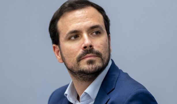 Alberto Garzón deja el liderazgo de IU y completa su salida de la política