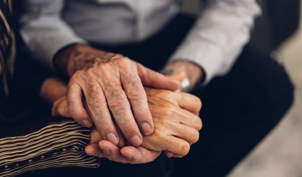 Relacionan el estrés en los cuidadores de personas con demencia con ansiedad y depresión. Foto: Bigstock