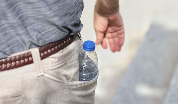 Si bebes más de tres litros de líquidos al día podrías estar padeciendo un trastorno hormonal