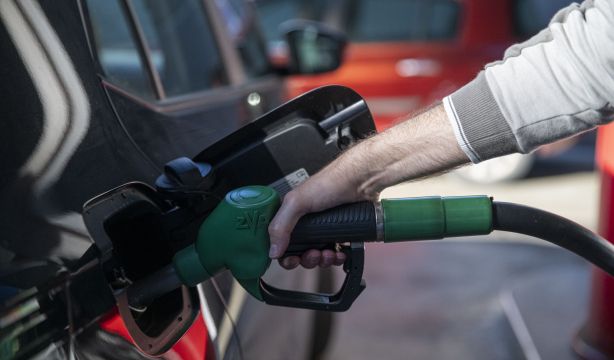 La prueba para saber si una gasolinera te engaña con la cantidad de combustible que pone. Foto: Europa Press