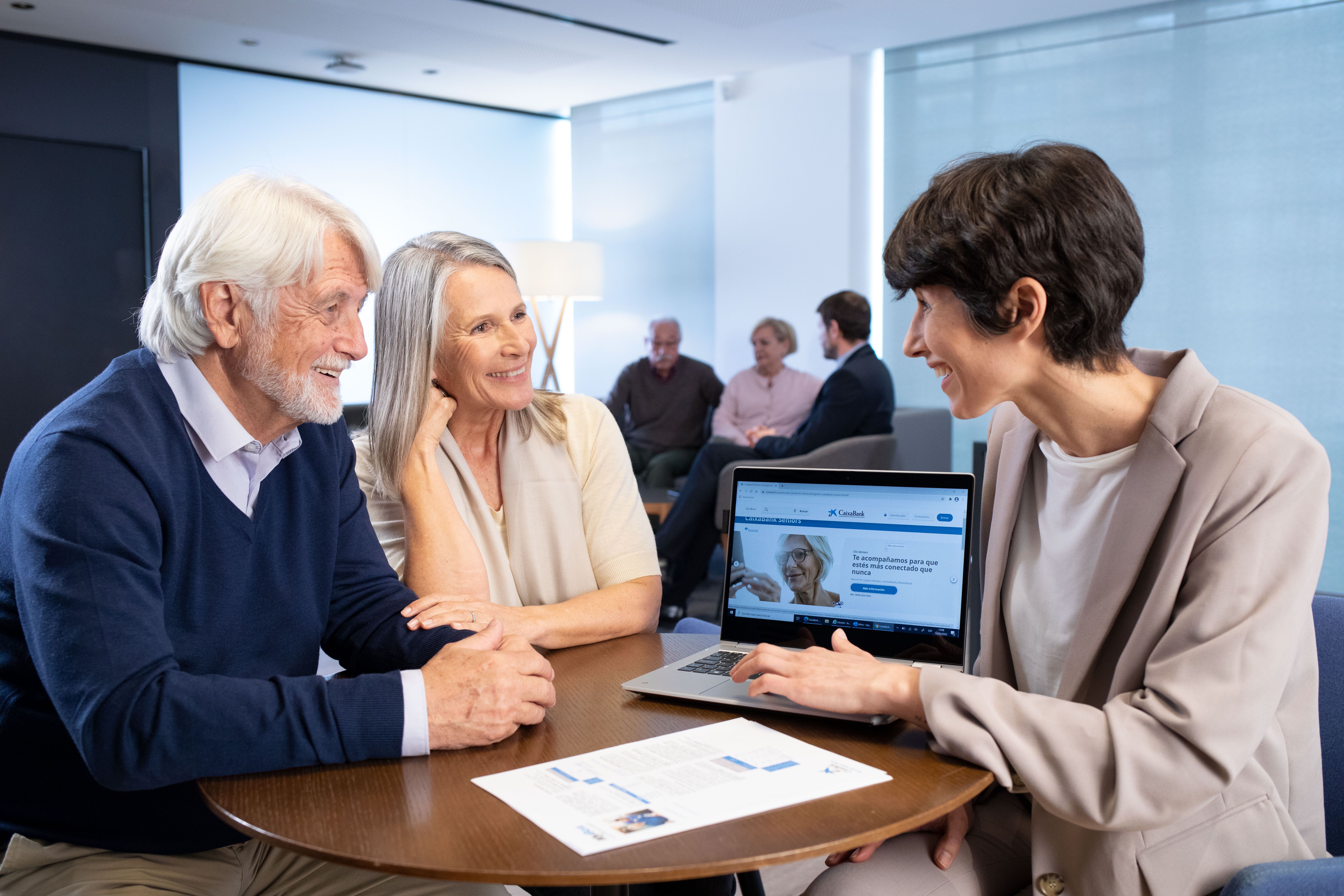 CaixaBank se consolida como entidad referente en la mejora a la atención a las personas mayores