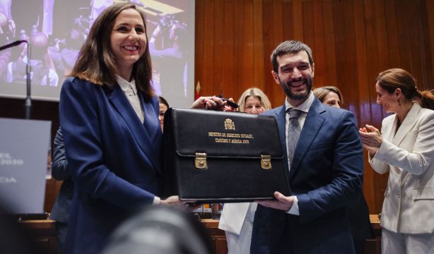 Bustinduy promete afianzar un nuevo modelo de cuidados y una estrategia nacional contra la soledad
