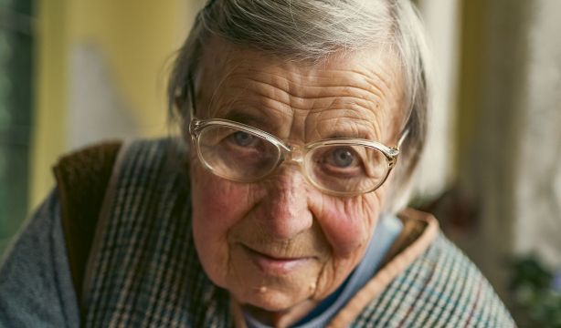 Rostros diversos de hombres y mujeres del mundo