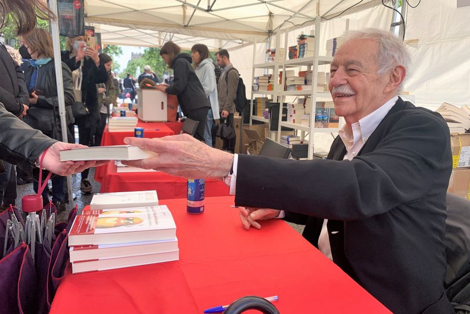 'Tres enigmas para la organización', la nueva novela de Eduardo Mendoza