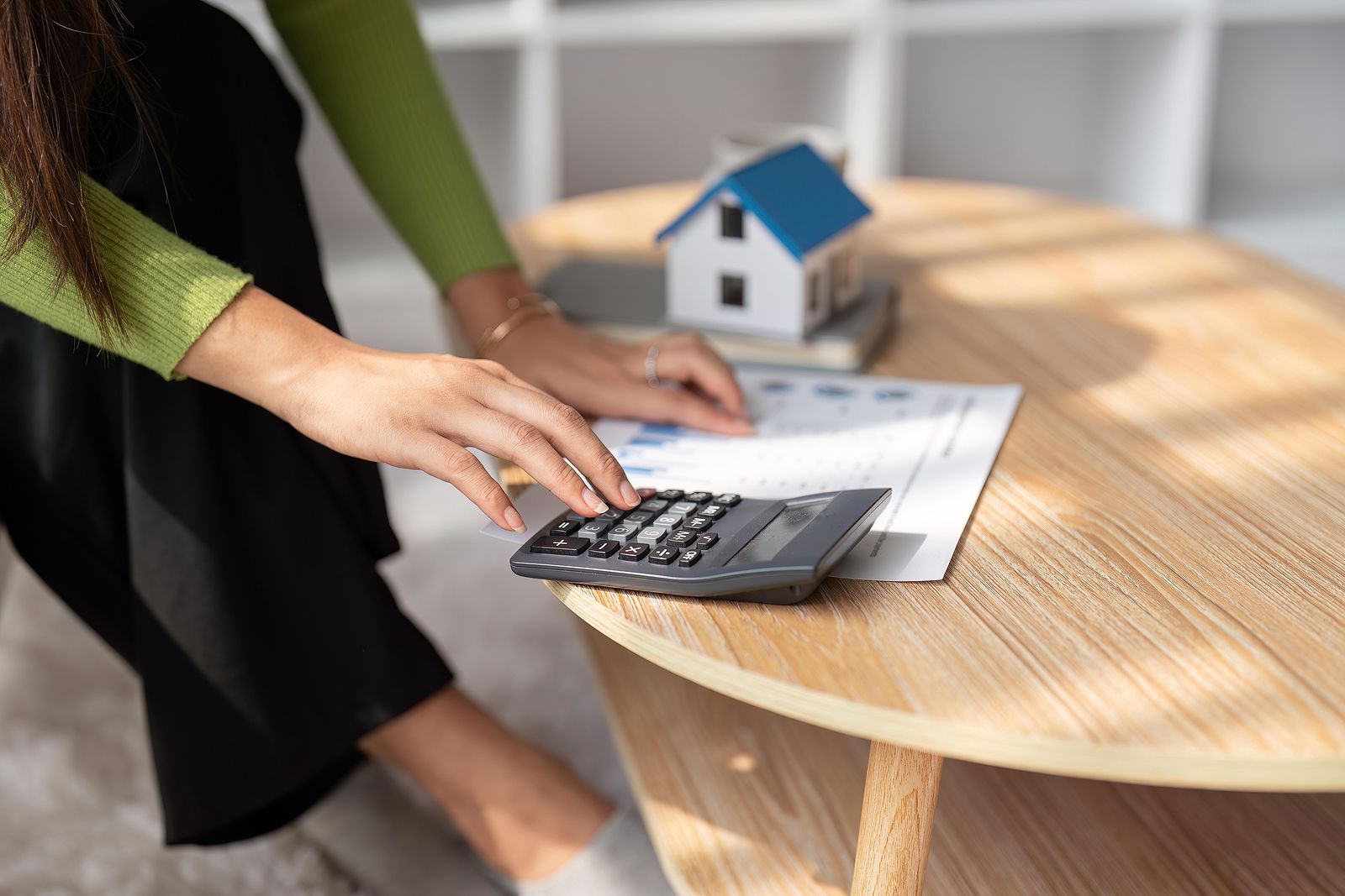 Los españoles deben dedicar más del 50% de su salario para alquilar una vivienda