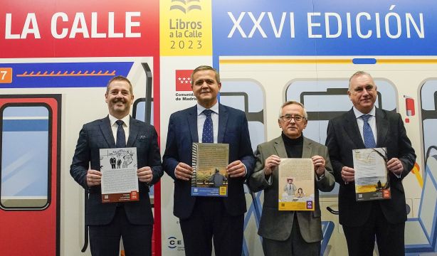 'Libros a la Calle' trae de vuelta la literatura al transporte público de Madrid