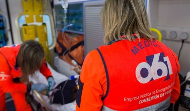 Una mujer cae desde un primer piso semidesnuda y sin recordar nada en un pueblo de Málaga