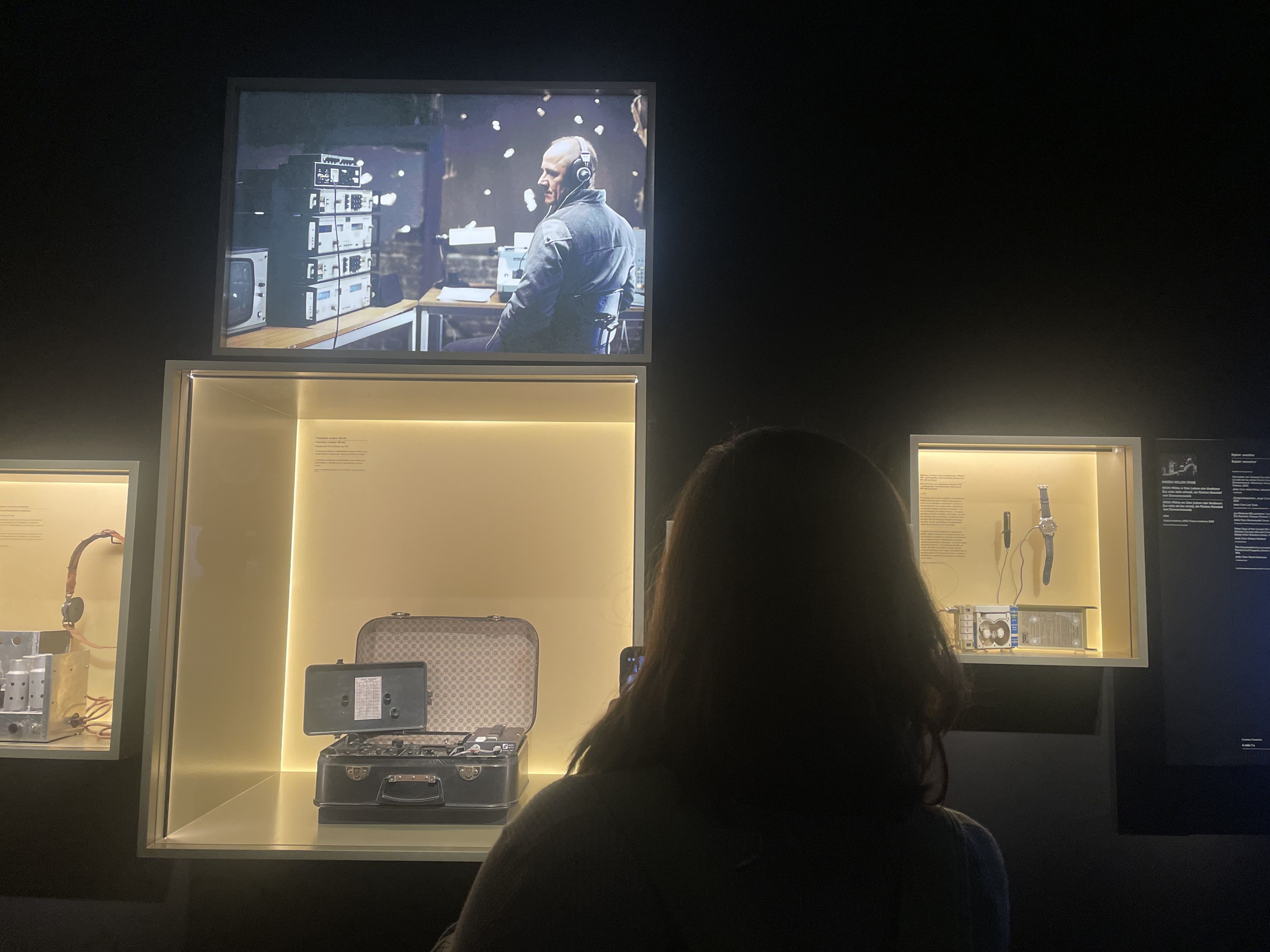 Una exposición en CaixaForum Barcelona explora la relación entre el cine y el espionaje