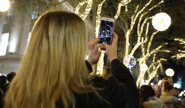 ¿Es legal poner cualquier tipo de adorno navideño en las zonas comunes?