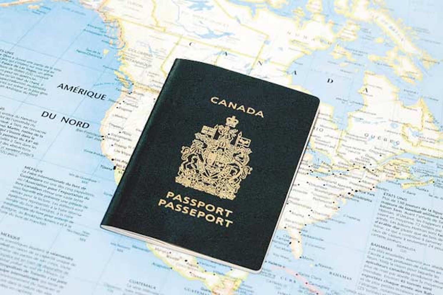 Pasaporte canadiense, uno de los requisitos para estar exento de necesitar eTA