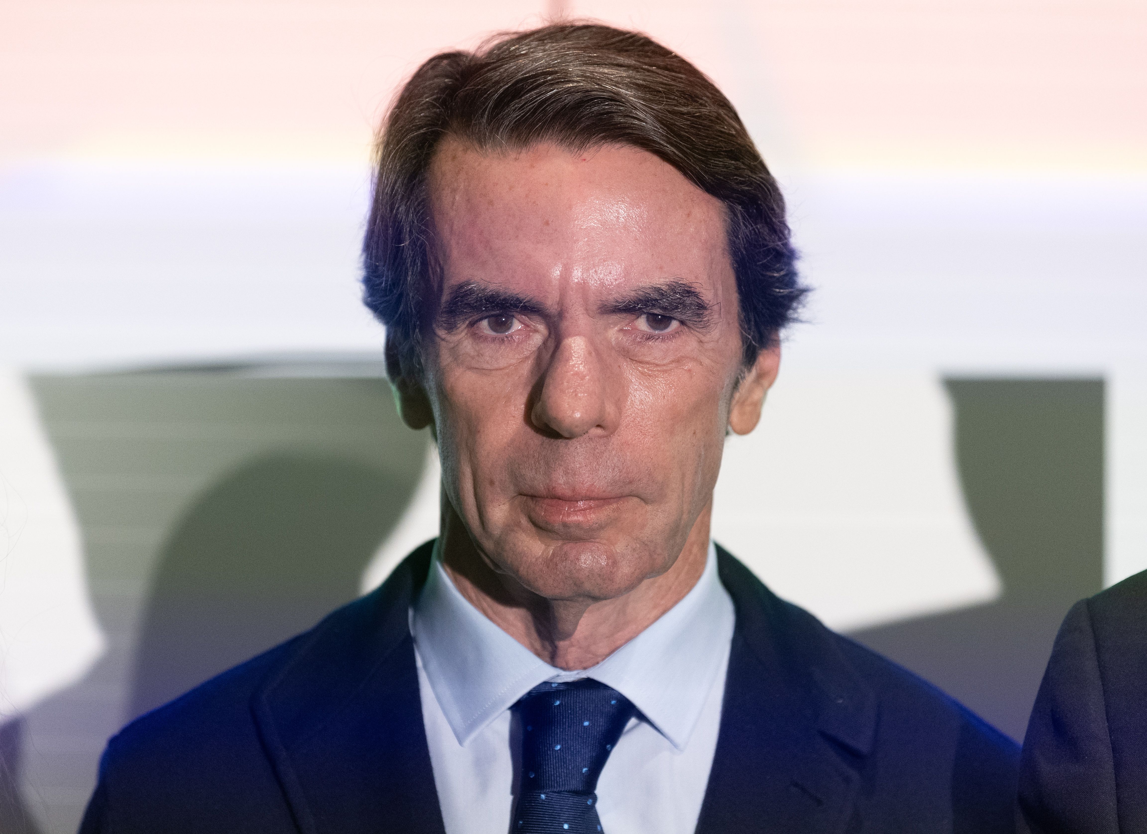 Aznar, sobre Sánchez: "No se puede arrastrar más a un país por el fango"