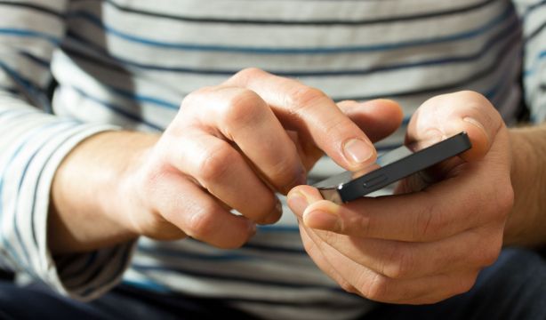 La Seguridad Social vuelve a alertar de una estafa en su nombre sobre una "nueva tarjeta sanitaria". Foto: Bigstock